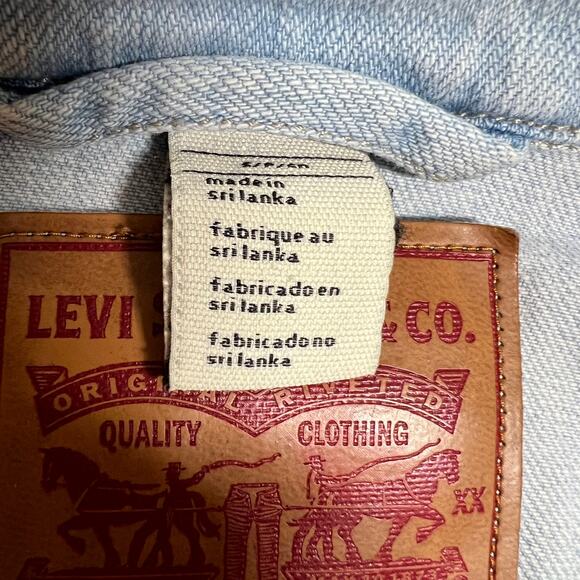 SOLD Levi’s Lightwash Jean Jacket Size Small - Picture 12 of 12